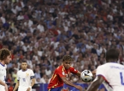 蜂鸟电竞- 梅西新赛季技艺秀让对手无奈让球迷至嗨 