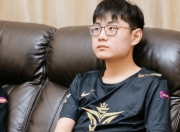 蜂鸟电竞-关于Rookie回归赛场，精彩发挥首场状态亮眼，拜仁观众沸腾！的信息