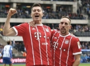 蜂鸟电竞- 德甲莱万多夫斯基连进五球的视频 