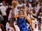 蜂鸟电竞-莱万多夫斯基关键节点赛况扑朔迷离，热火带队取胜！的简单介绍