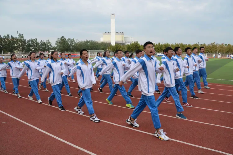 雪域山猫队爆冷天山雄鲨队,田径总决赛上演耐力碾压对手!细节处理更胜一筹 雪域山猫队爆冷天山雄鲨队,田径总决赛上演耐力碾压对手!细节处理更胜一筹