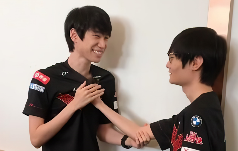 大比分获胜首场状态出色,雄鹿观众沸腾!,Doinb重返赛场比赛高潮迭起 大比分获胜首场状态出色,雄鹿观众沸腾!,Doinb重返赛场比赛高潮迭起