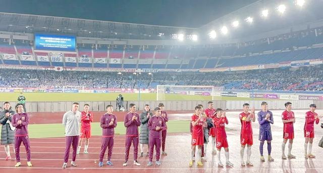 包含赛前上海申花调整名单以备亚冠;遗憾出局环节打磨;球迷炸锅;年轻球员得到机会的词条 包含赛前上海申花调整名单以备亚冠;遗憾出局环节打磨;球迷炸锅;年轻球员得到机会的词条